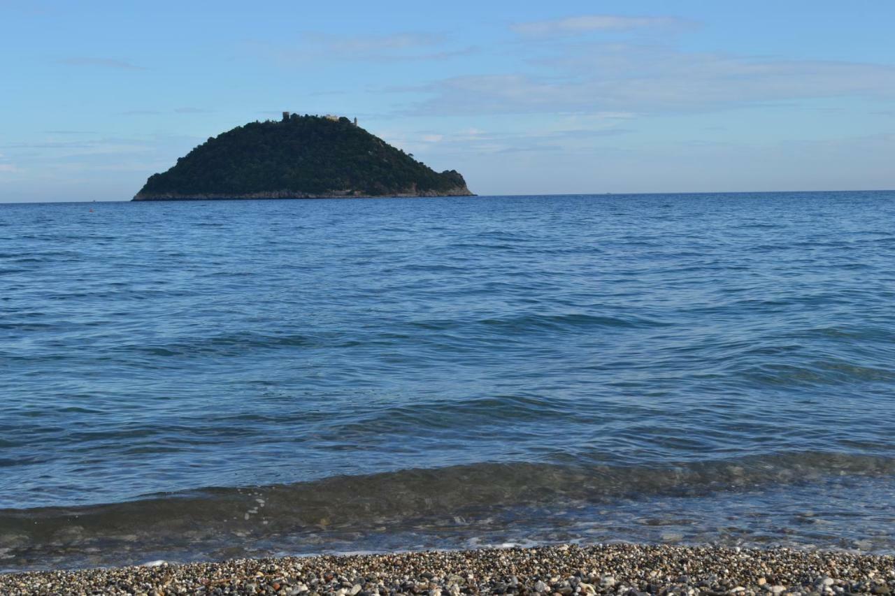 Appartamento Vista Mare アルベンガ エクステリア 写真