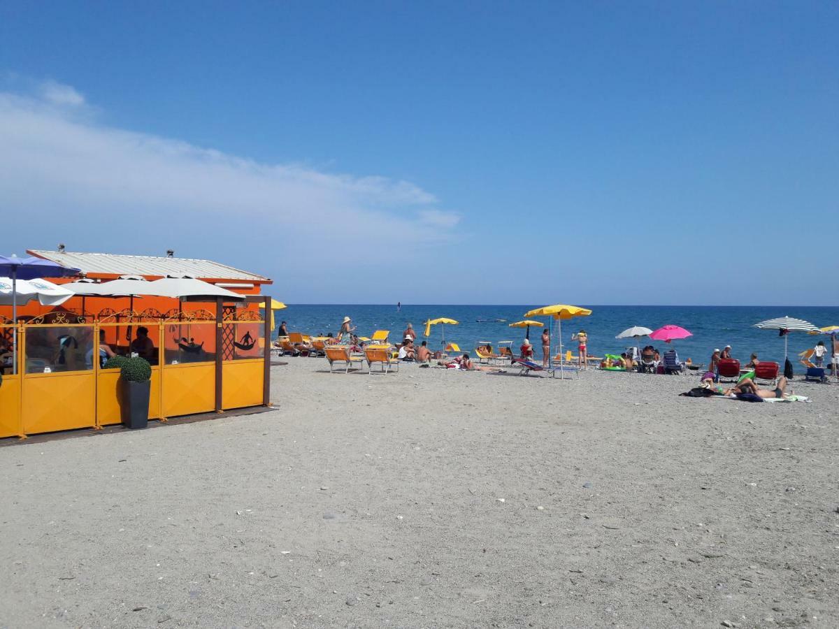 Appartamento Vista Mare アルベンガ エクステリア 写真